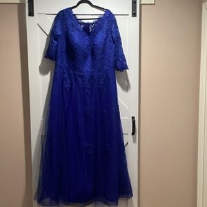Chic Royal Blue Lace Gown